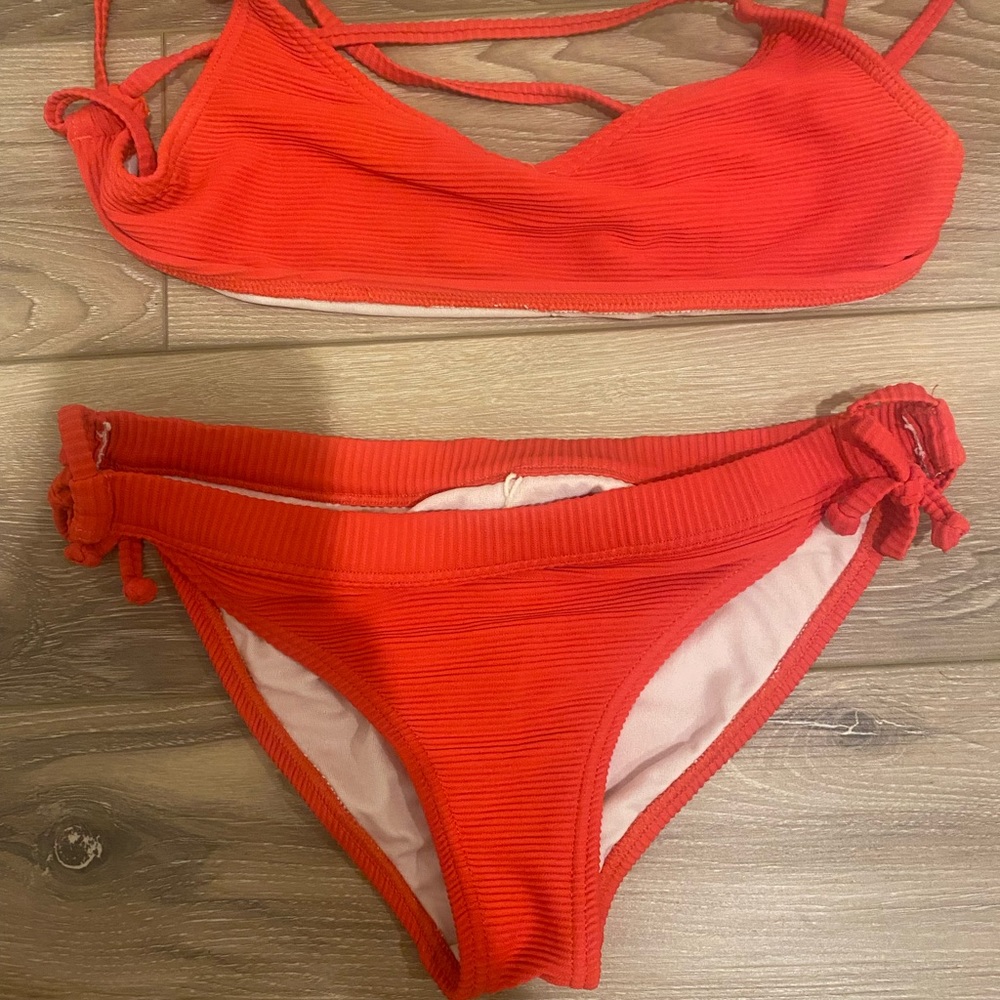 Red kids billabong bikini. Size 12 great condition